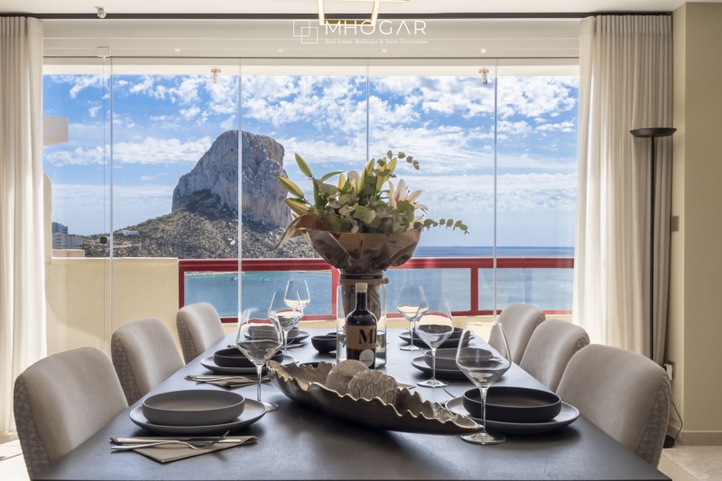 El cielo de Calpe a tus pies: ¡exclusivo ático dúplex de revista, frente al Mediterráneo! 